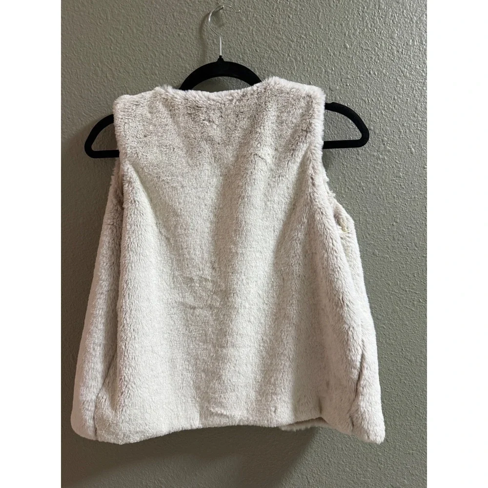 OshKosh Bgosh Girls Cream Faux Fur Vest Size 14 Sleeveless Open Front Jacket